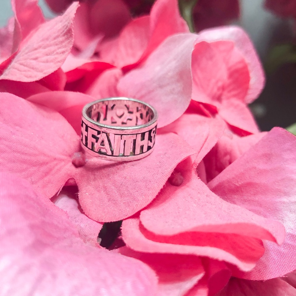 James Avery Ring sterling silver SIZE 6